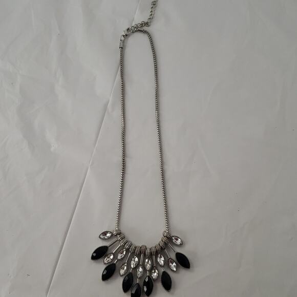 Women's Silver Tone Black and White Crystal Stones Tear Drop Necklace 16 Inches - Picture 4 of 4